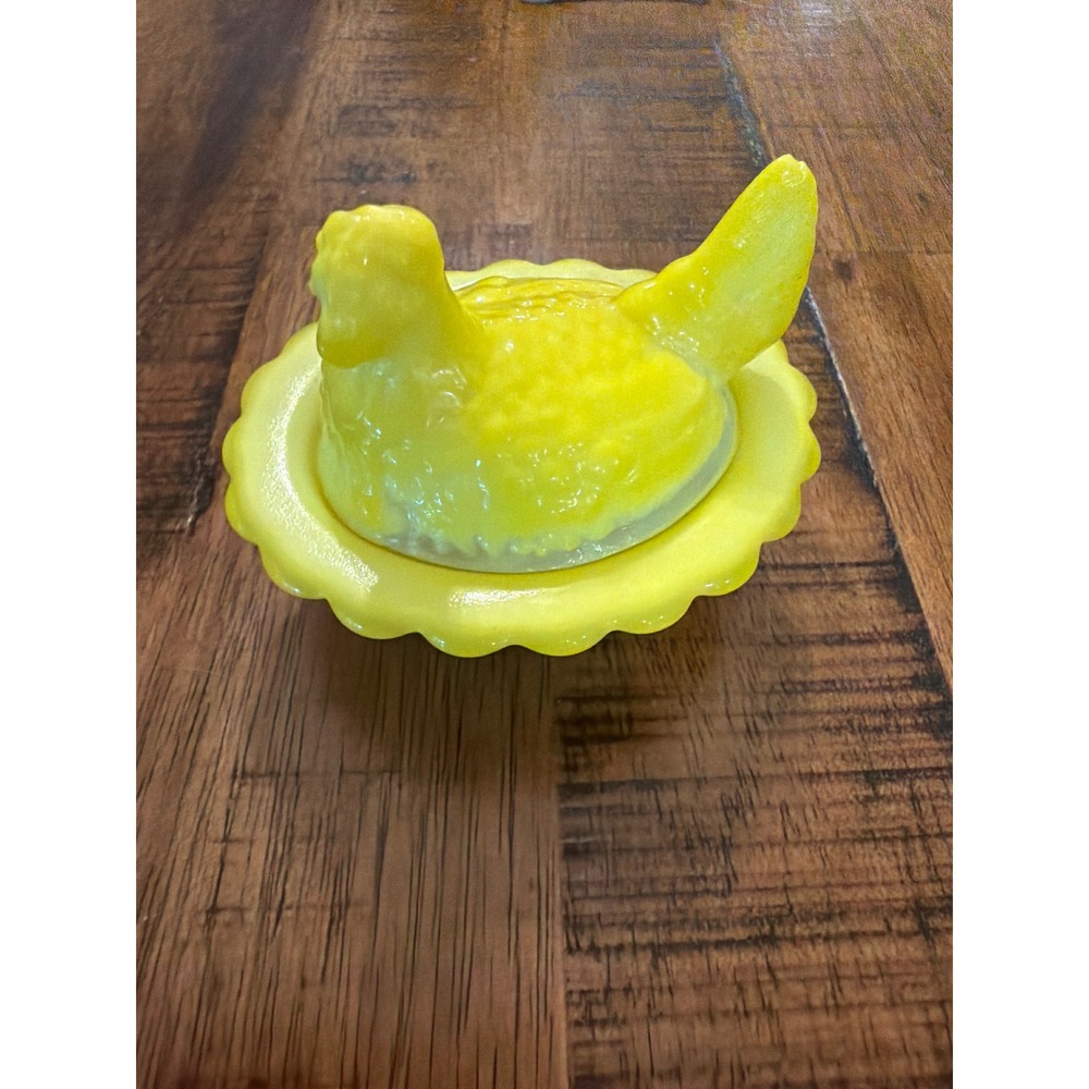 Mosser Glass dandelion Hen on Nest Salt Cellar Trinket Dish Scalloped Base Logo